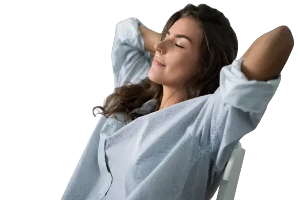 Mujer relajada disfrutando de su bienestar